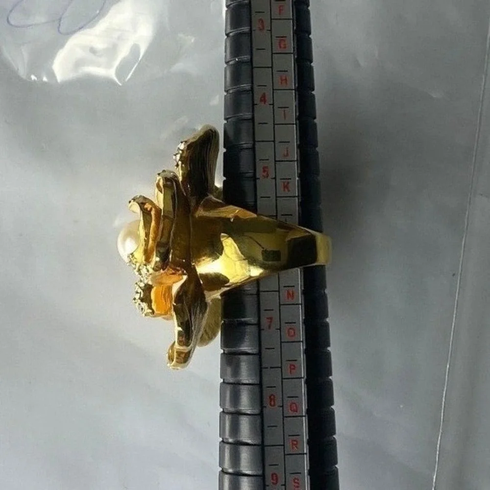 Gold tone Flower Ring Pearl Rhinestone Accents Size 6 Women‎ Fashion